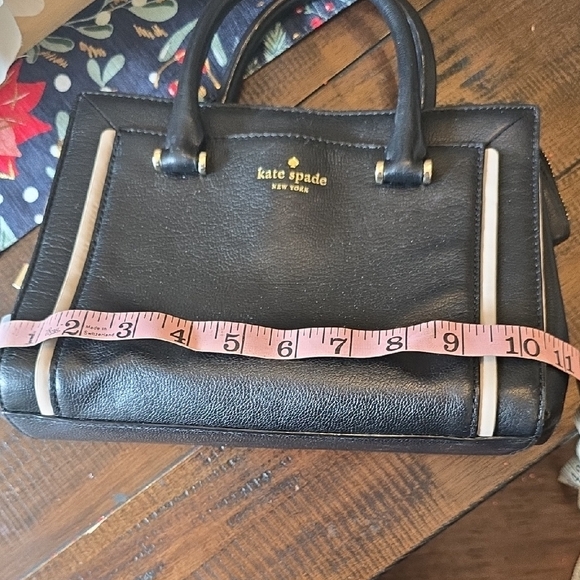 Kate Spade Classic Black and Cream Bag 10x8 - Picture 5 of 10